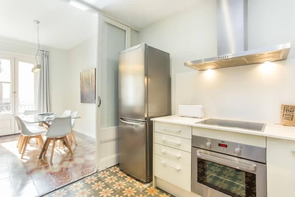 4Bedroom Apart With Balcony In Las Ramblas 3-2 Барселона Экстерьер фото